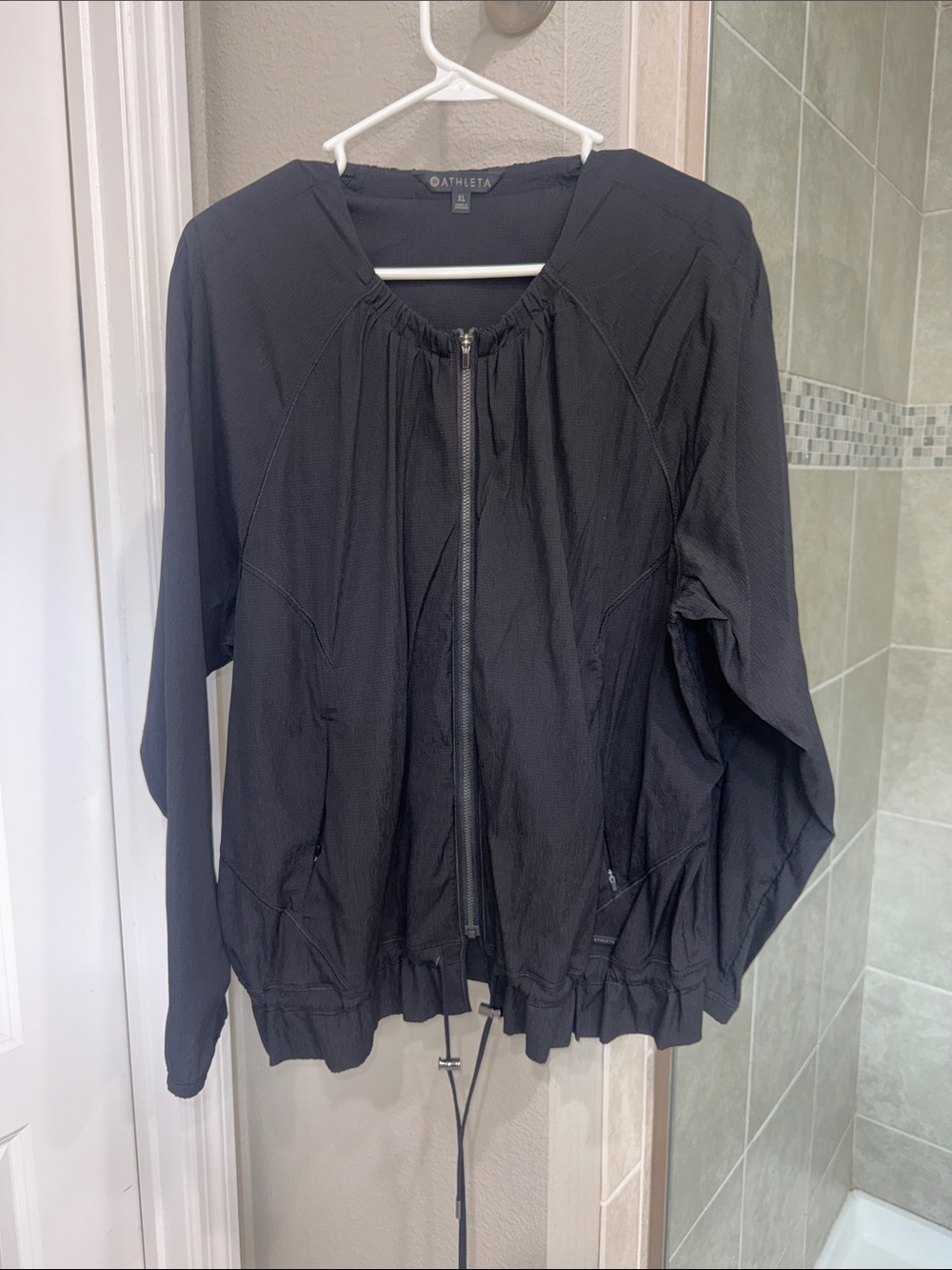 Athleta Chill Bomber Jacket | Black | Size XL | Elevated Travel Windbreaker